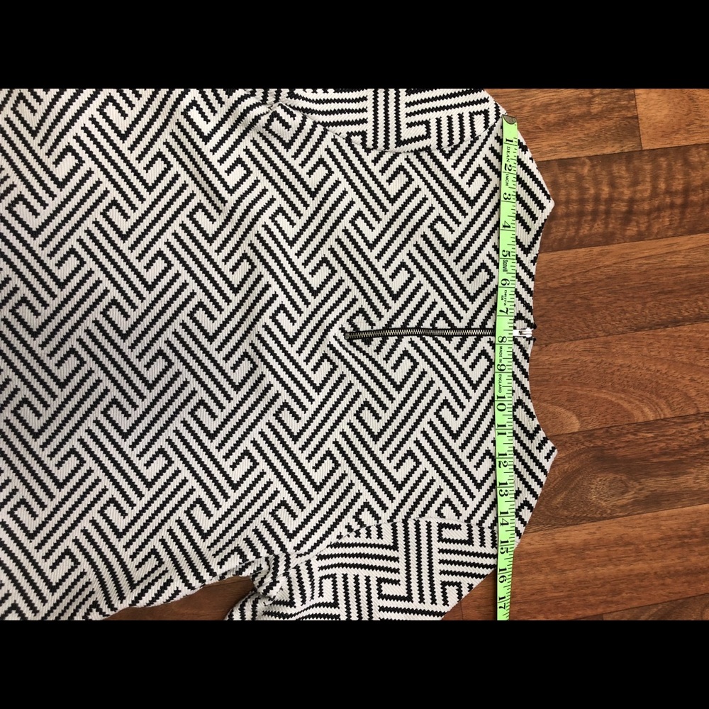 W5 Anthropologie Black/White Top Size Medium - Picture 6 of 8